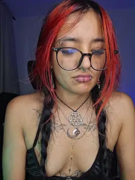 carolinerue stripchat live cam model