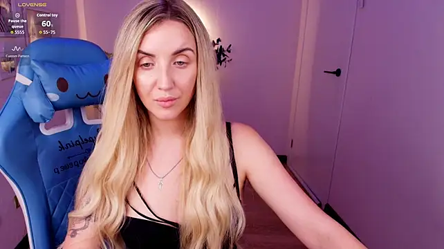 White_F0x stripchat live cam model