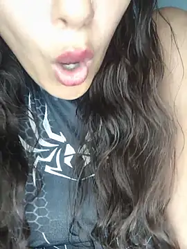 SubmissiveKaur stripchat live cam model
