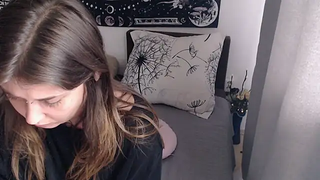 AlienforTwenty stripchat live cam model
