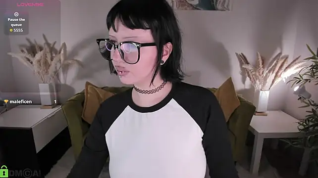 alice_chained stripchat live cam model