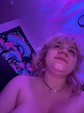 Cutiepiespanks stripchat live cam model