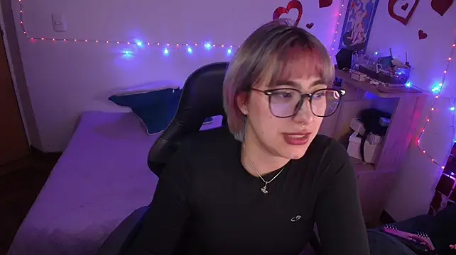 Miacatsito3 stripchat live cam model