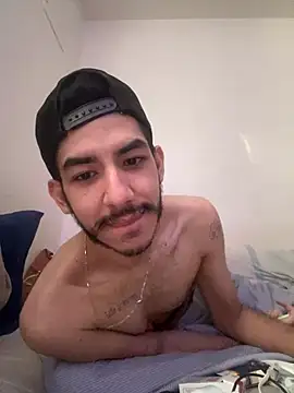 vinihfeh stripchat live cam model