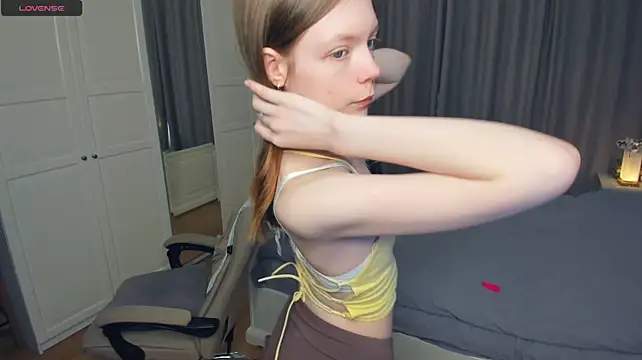 LavenderMitten stripchat live cam model