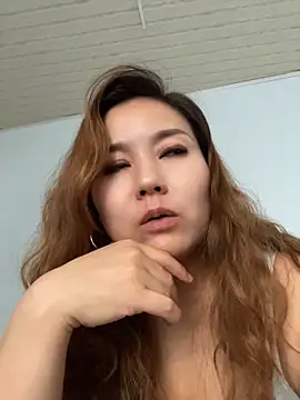 Elowen-520 stripchat live cam model