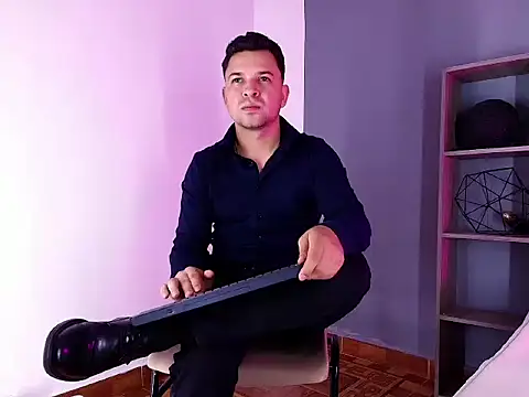 Hey_Noaah stripchat live cam model