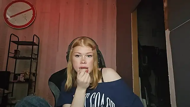 GinnySplitt stripchat live cam model