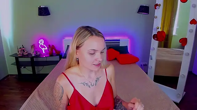 MagicEyess stripchat live cam model