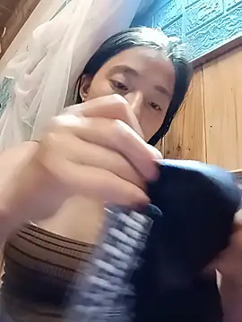 an-orphan stripchat live cam model