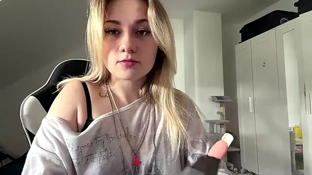 tutsiecutie stripchat live cam model