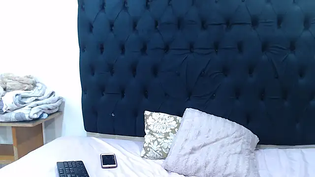 Red_Fruit stripchat live cam model