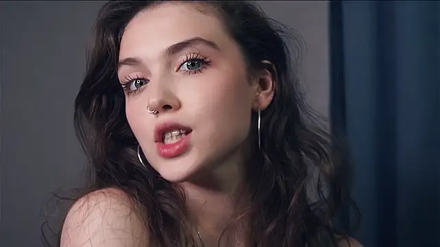 RemaReglin stripchat live cam model