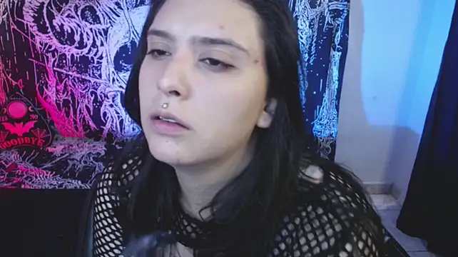 mikaskullcs stripchat live cam model