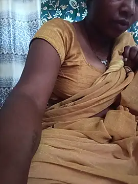 PUJA770 stripchat live cam model