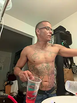 wildnfree12 stripchat live cam model