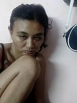 Rayya_4yy stripchat live cam model