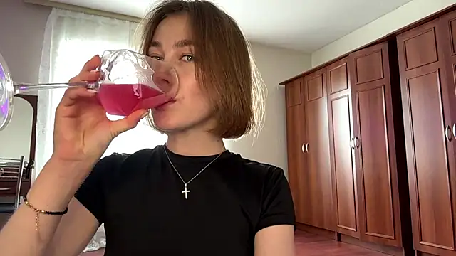 FlirtyDolly stripchat live cam model