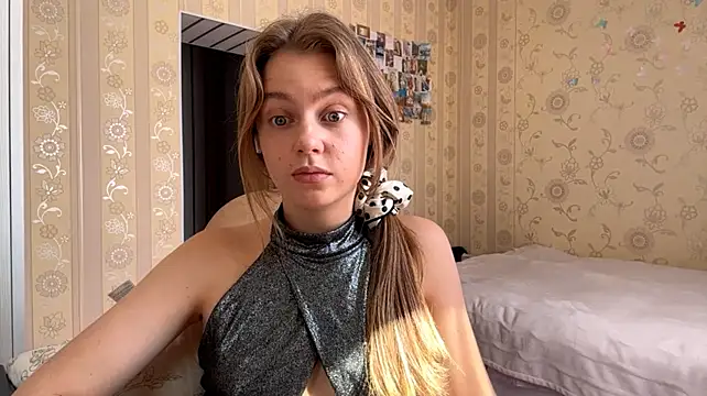 Iamnotatrouble stripchat live cam model