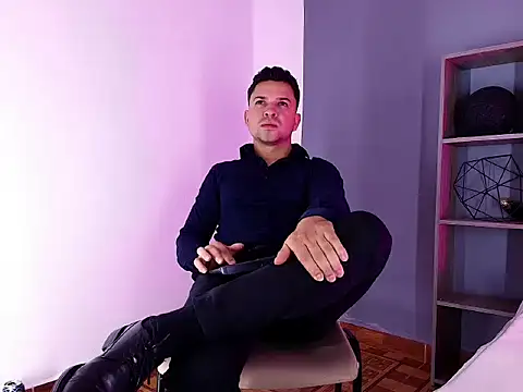 Hey_Noaah stripchat live cam model