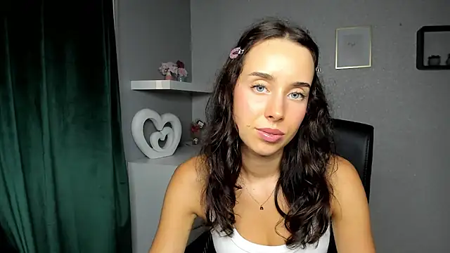 AdeleSolo stripchat live cam model