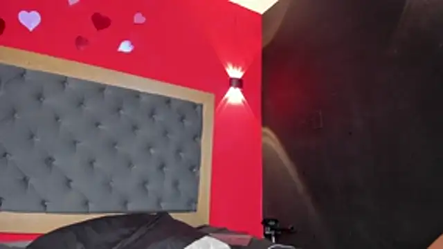 YayaHilton stripchat live cam model