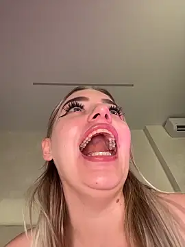 HugeBoobsAlice stripchat live cam model