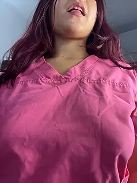 Nahomy_benet stripchat live cam model