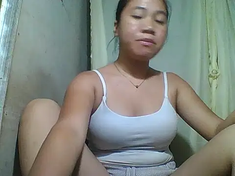 AsianPinayJust18th stripchat live cam model