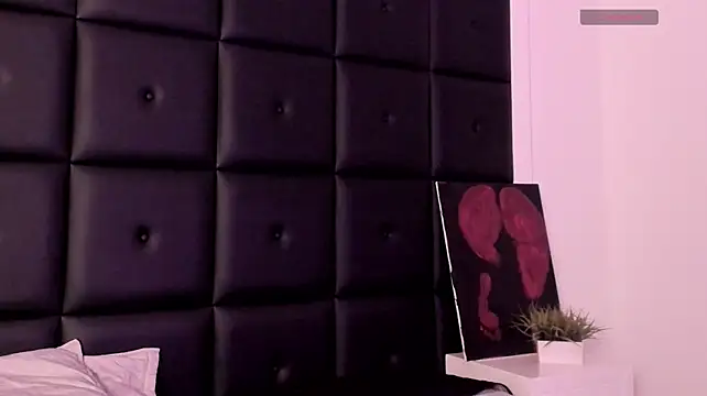 DanellaZambrano stripchat live cam model