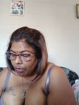 mileesha stripchat live cam model