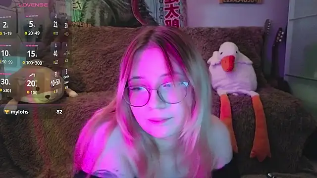 LeahBay stripchat live cam model