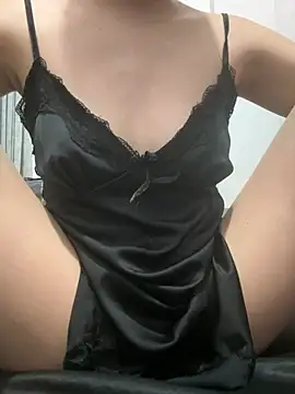 Emily-y stripchat live cam model