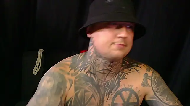 devilWithTats stripchat live cam model
