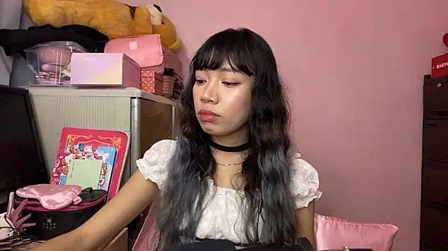 MalkaGilhousen stripchat live cam model