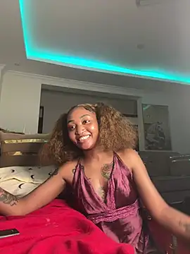 Ruthlessvee stripchat live cam model