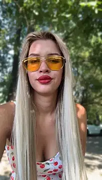 KikiWatson stripchat live cam model