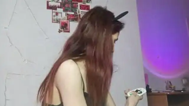 NickiKisinger stripchat live cam model