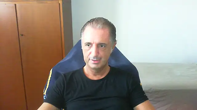lliuk70mi stripchat live cam model