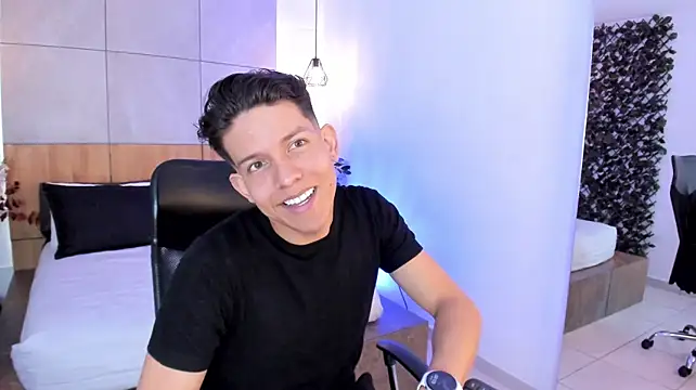 LevinFox stripchat live cam model