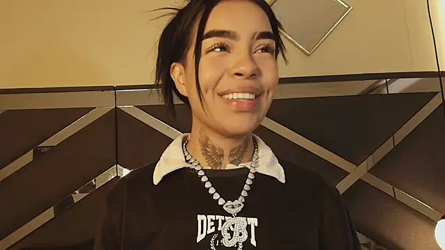 Bratz_x stripchat live cam model