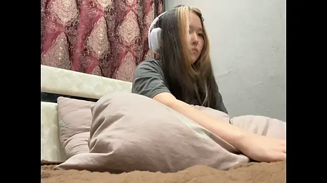 WillenaNecessary stripchat live cam model