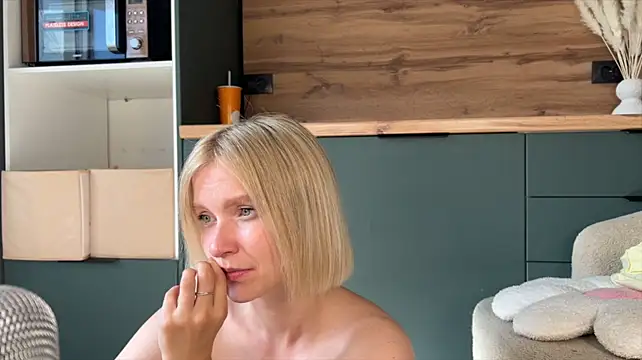 Adelovenick stripchat live cam model