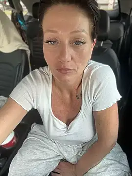 MilfOfDreams stripchat live cam model