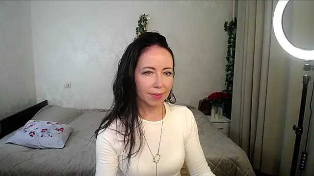 beautiful_moon3 stripchat live cam model