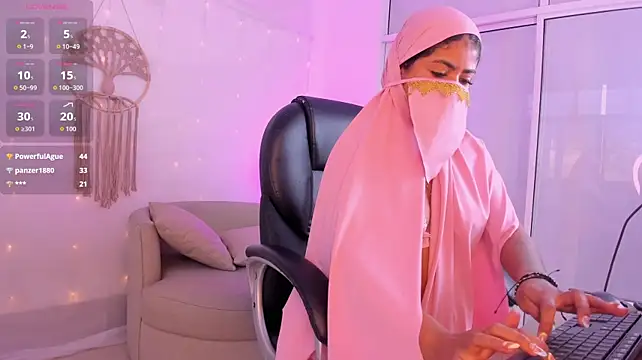 tiny_isawii stripchat live cam model