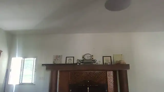 llopaco stripchat live cam model