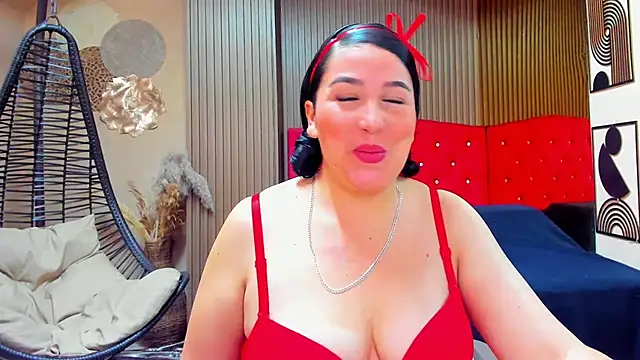 BBWLuxuryMuse stripchat live cam model