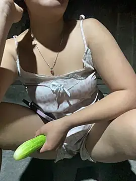 Hong-hoa stripchat live cam model