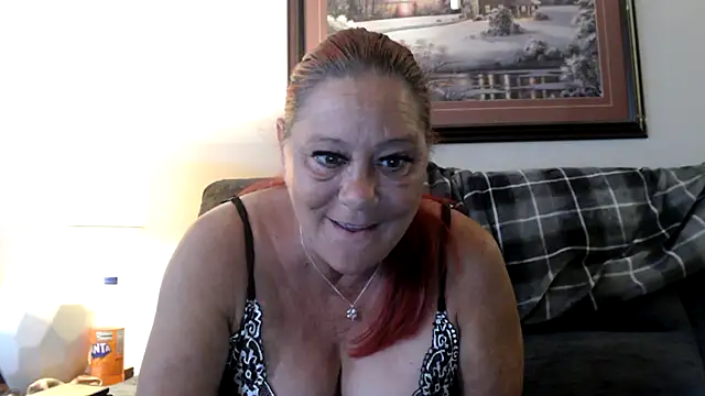 LexxiLeeds stripchat live cam model
